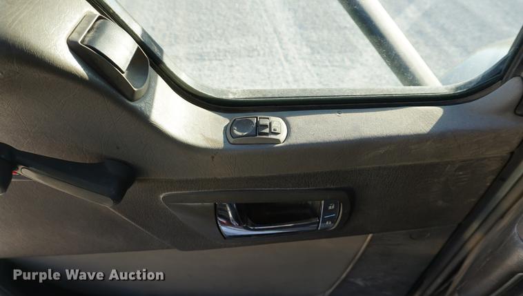 image for item DA1471 2007 Kenworth T600 semi truck