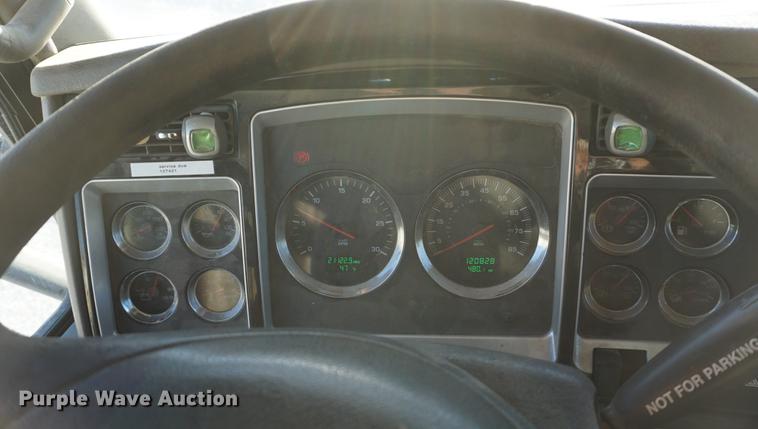 image for item DA1471 2007 Kenworth T600 semi truck