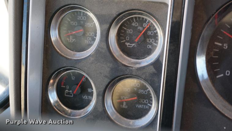 image for item DA1471 2007 Kenworth T600 semi truck