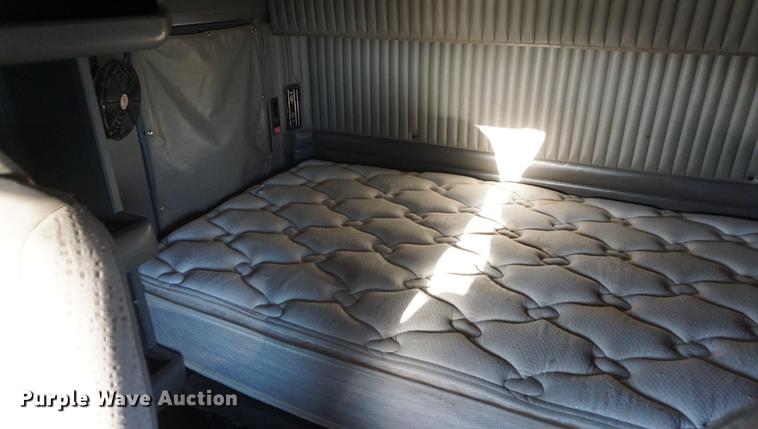 image for item DA1471 2007 Kenworth T600 semi truck