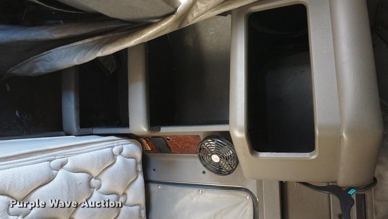 image for item DA1471 2007 Kenworth T600 semi truck