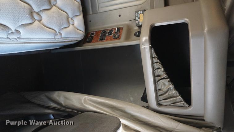 image for item DA1471 2007 Kenworth T600 semi truck