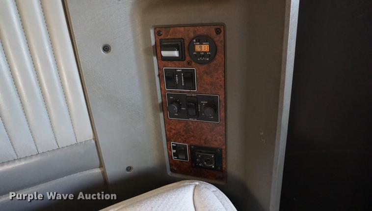 image for item DA1471 2007 Kenworth T600 semi truck