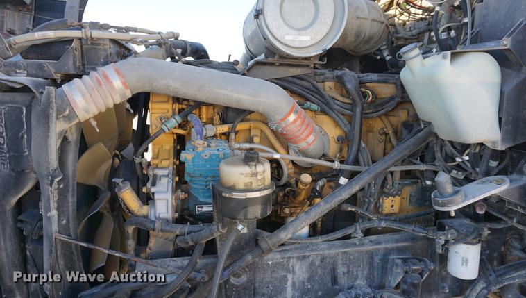 image for item DA1471 2007 Kenworth T600 semi truck