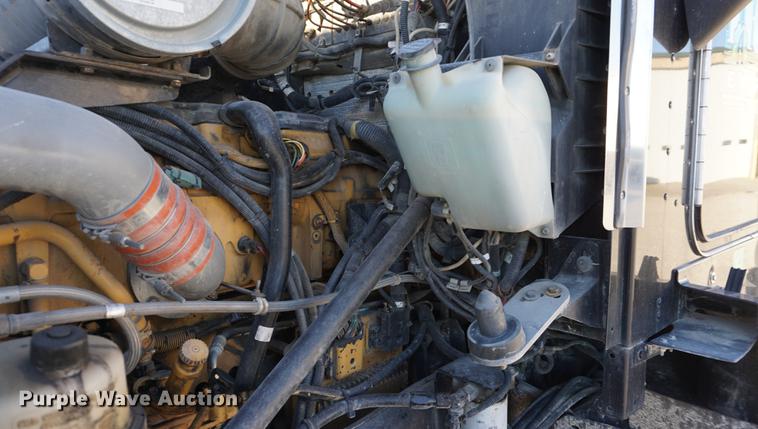 image for item DA1471 2007 Kenworth T600 semi truck