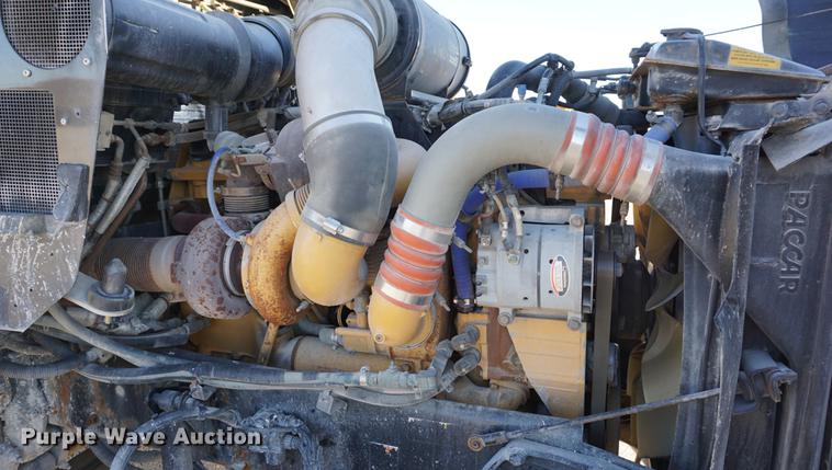 image for item DA1471 2007 Kenworth T600 semi truck