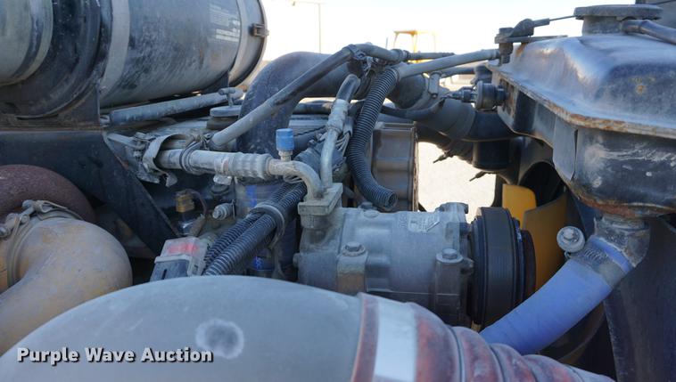 image for item DA1471 2007 Kenworth T600 semi truck