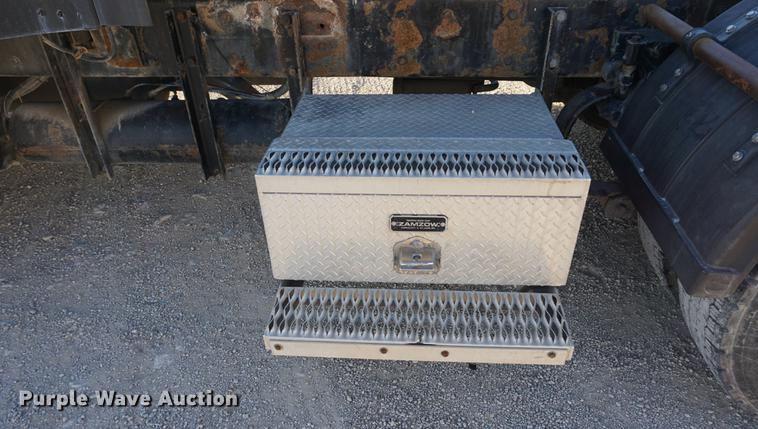 image for item DA1471 2007 Kenworth T600 semi truck