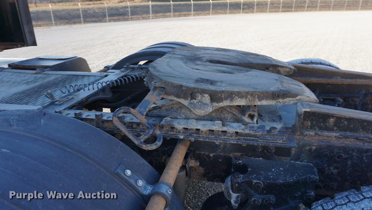 image for item DA1471 2007 Kenworth T600 semi truck