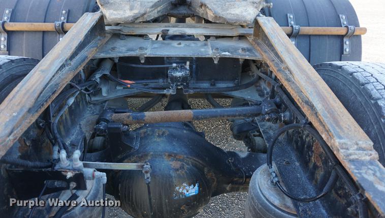 image for item DA1471 2007 Kenworth T600 semi truck