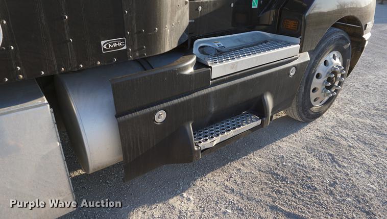 image for item DA1471 2007 Kenworth T600 semi truck