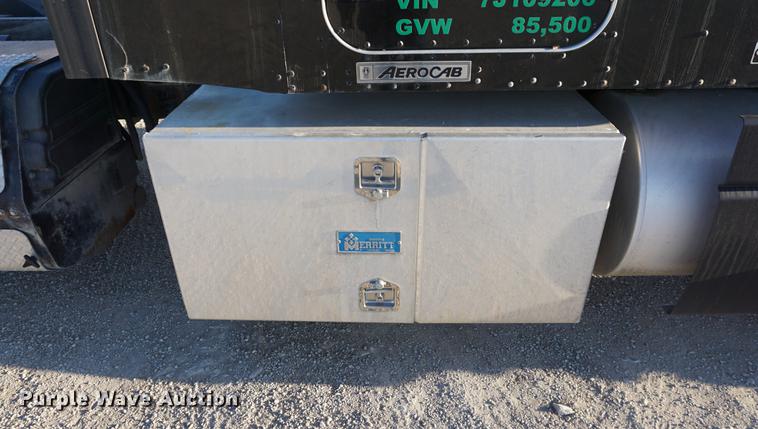 image for item DA1471 2007 Kenworth T600 semi truck