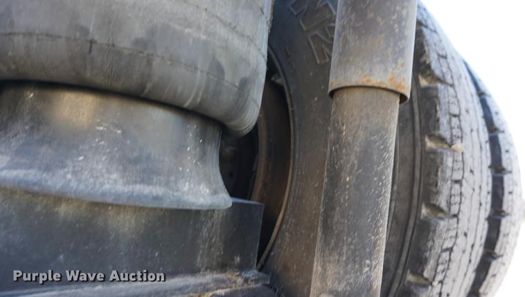 image for item DA1471 2007 Kenworth T600 semi truck