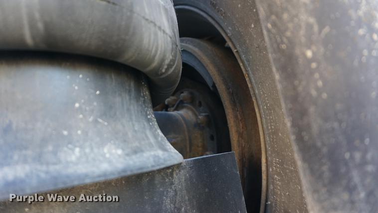 image for item DA1471 2007 Kenworth T600 semi truck