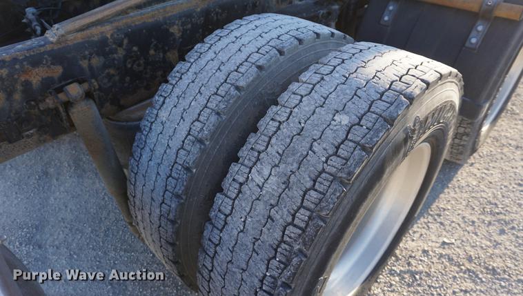 image for item DA1471 2007 Kenworth T600 semi truck