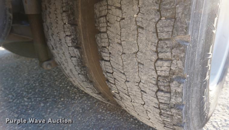 image for item DA1471 2007 Kenworth T600 semi truck