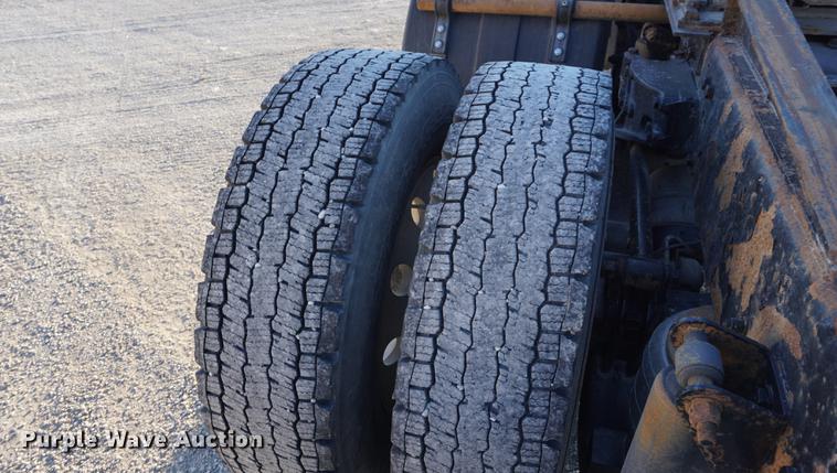 image for item DA1471 2007 Kenworth T600 semi truck