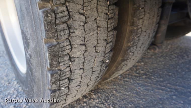 image for item DA1471 2007 Kenworth T600 semi truck