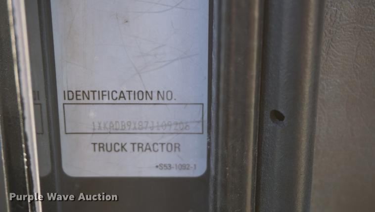 image for item DA1471 2007 Kenworth T600 semi truck