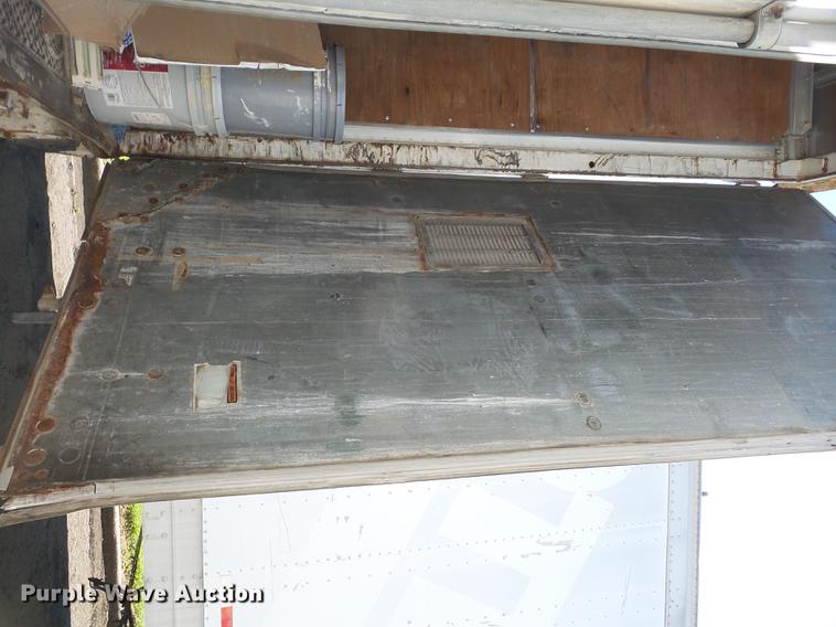 image for item DA1739 2000 Utility dry van trailer