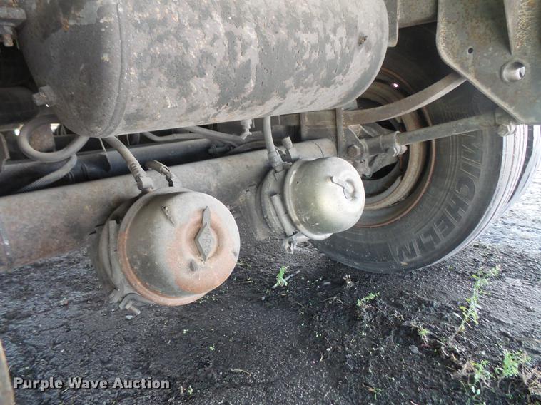 image for item DA1739 2000 Utility dry van trailer