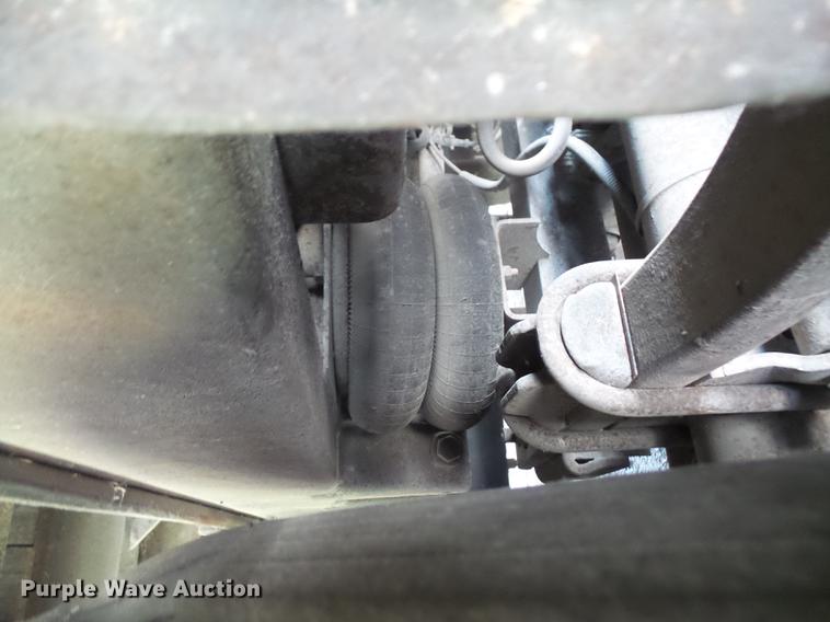 image for item DA1739 2000 Utility dry van trailer