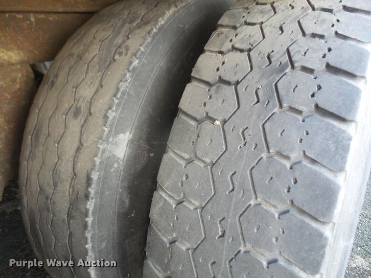 image for item DA1739 2000 Utility dry van trailer