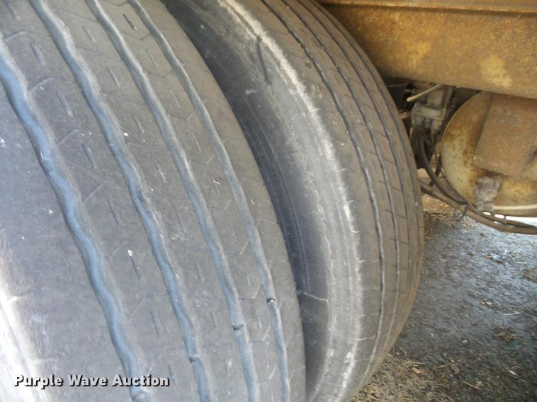 image for item DA1739 2000 Utility dry van trailer