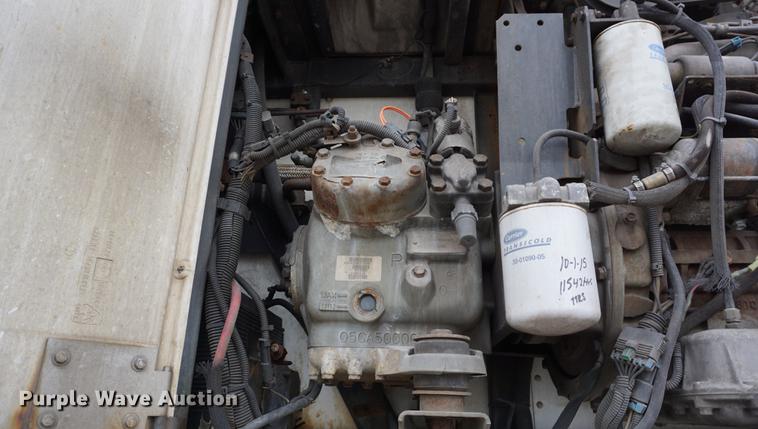 image for item DA1742 1999 Utility VS2RX refrigerated van trailer