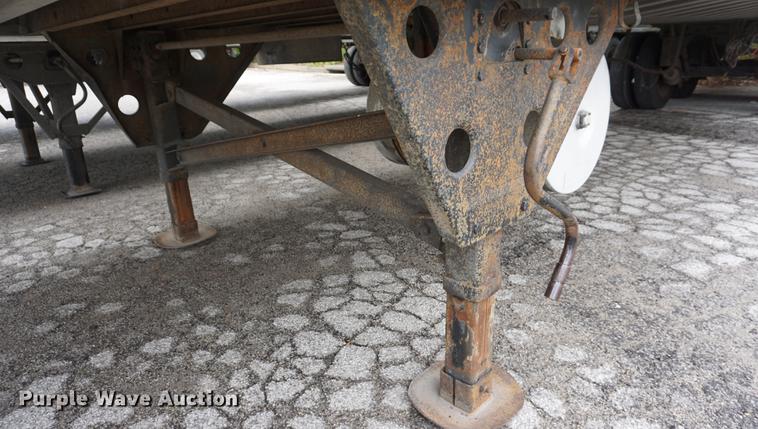 image for item DA1742 1999 Utility VS2RX refrigerated van trailer