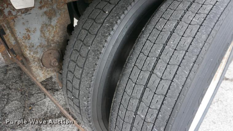 image for item DA1742 1999 Utility VS2RX refrigerated van trailer