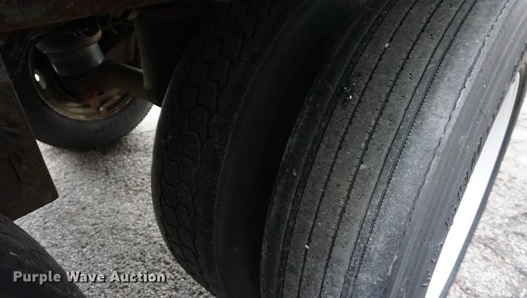 image for item DA1742 1999 Utility VS2RX refrigerated van trailer