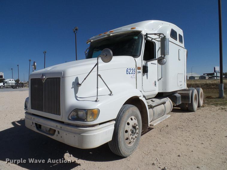 image for item DA6983 2006 International 9400i semi truck