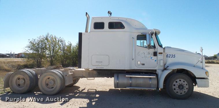 image for item DA6983 2006 International 9400i semi truck