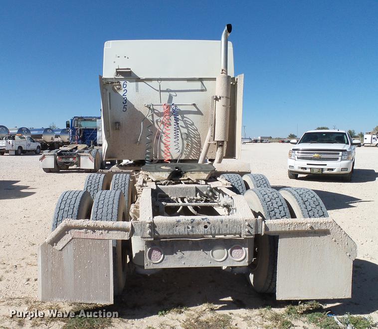 image for item DA6983 2006 International 9400i semi truck