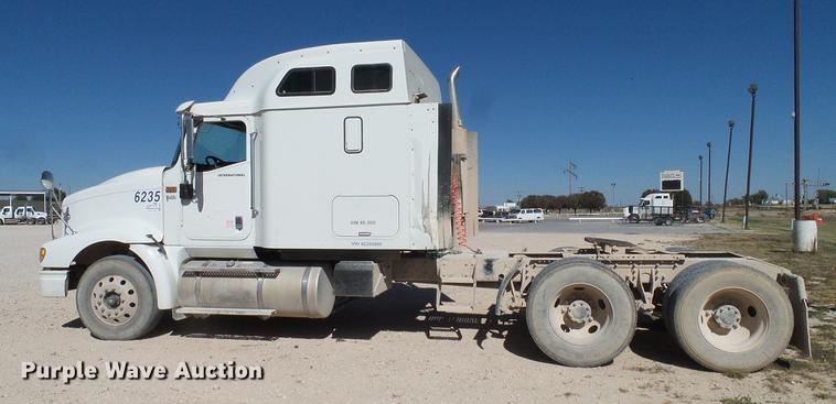 image for item DA6983 2006 International 9400i semi truck