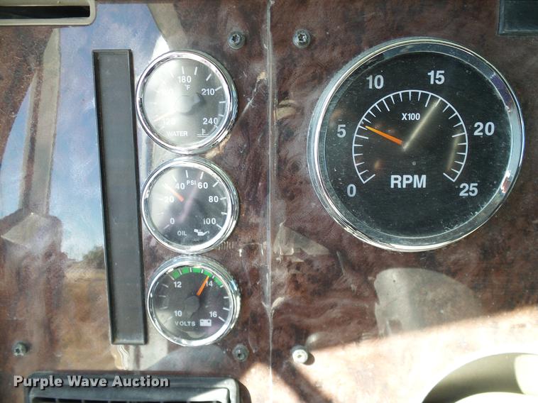 image for item DA6983 2006 International 9400i semi truck