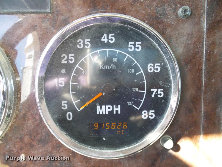 image for item DA6983 2006 International 9400i semi truck