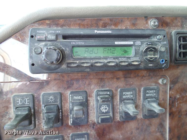 image for item DA6983 2006 International 9400i semi truck