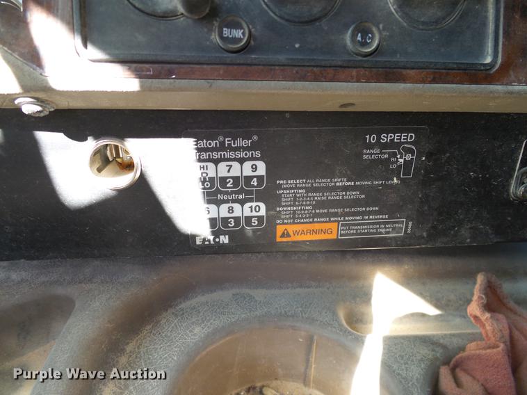 image for item DA6983 2006 International 9400i semi truck