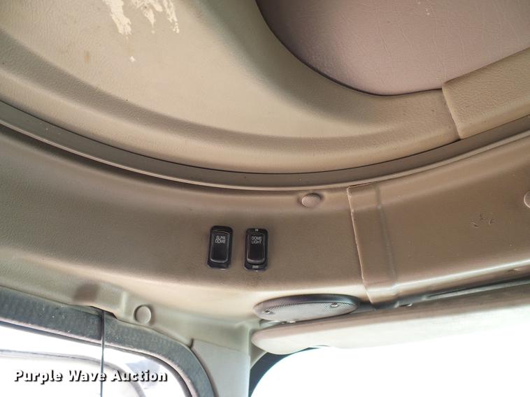 image for item DA6983 2006 International 9400i semi truck