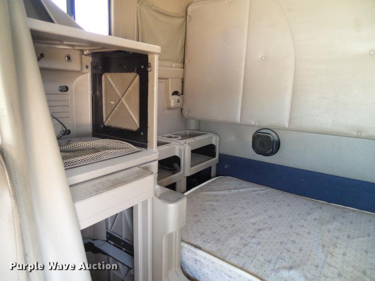 image for item DA6983 2006 International 9400i semi truck