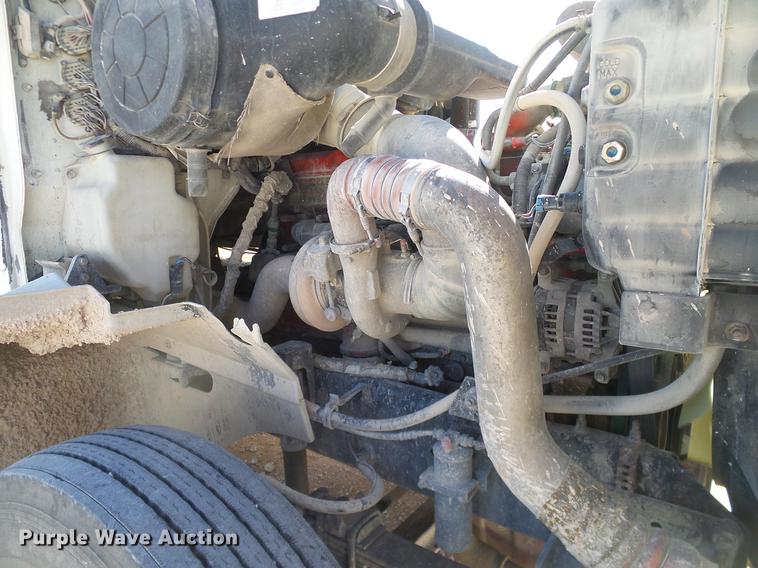 image for item DA6983 2006 International 9400i semi truck