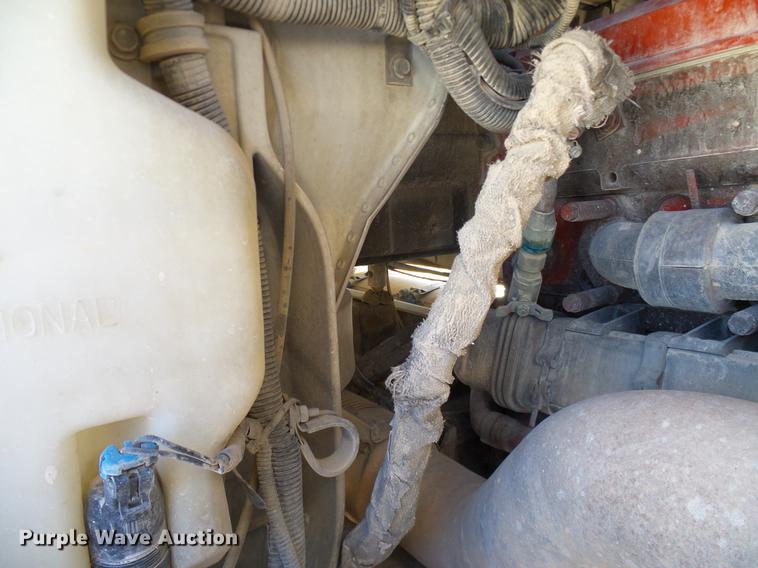 image for item DA6983 2006 International 9400i semi truck