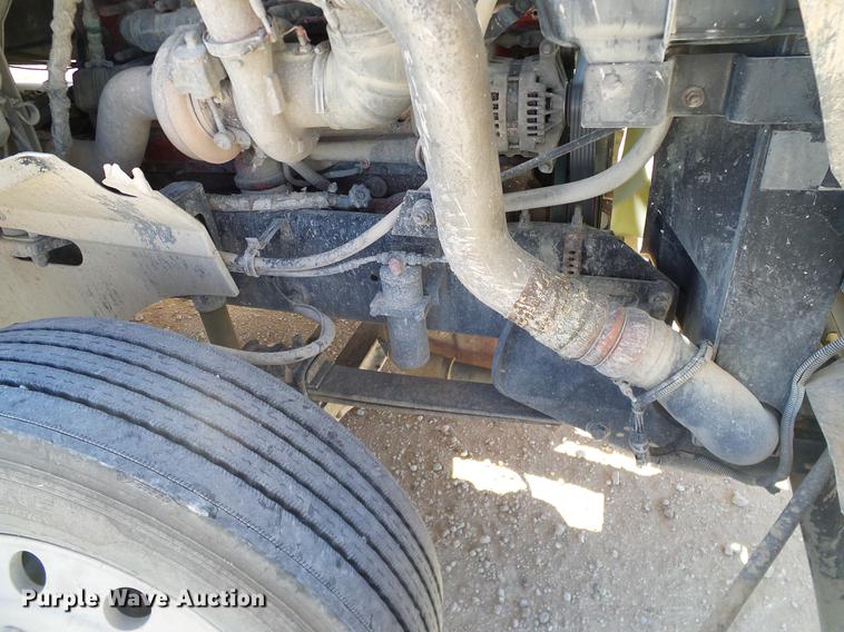 image for item DA6983 2006 International 9400i semi truck