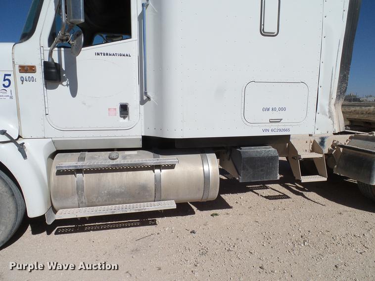 image for item DA6983 2006 International 9400i semi truck