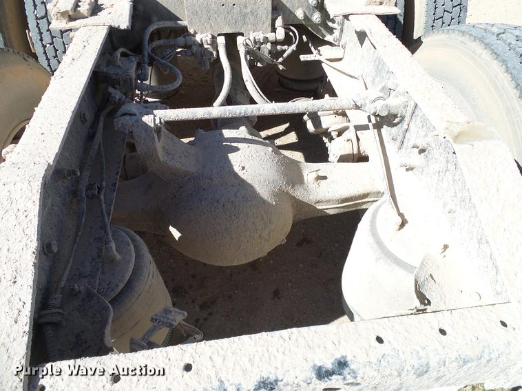 image for item DA6983 2006 International 9400i semi truck