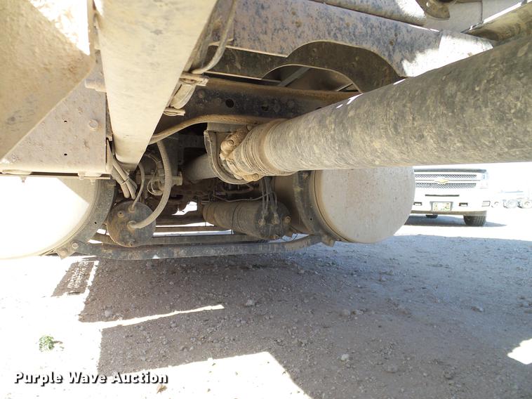 image for item DA6983 2006 International 9400i semi truck