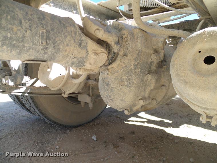 image for item DA6983 2006 International 9400i semi truck