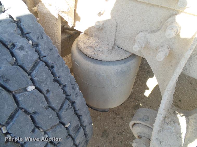 image for item DA6983 2006 International 9400i semi truck